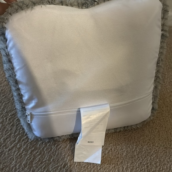 NEW HEALTH TOUCH VIBRATION FOOT MASSAGER PLUSH CAT SLIPPERS. - Picture 4 of 5